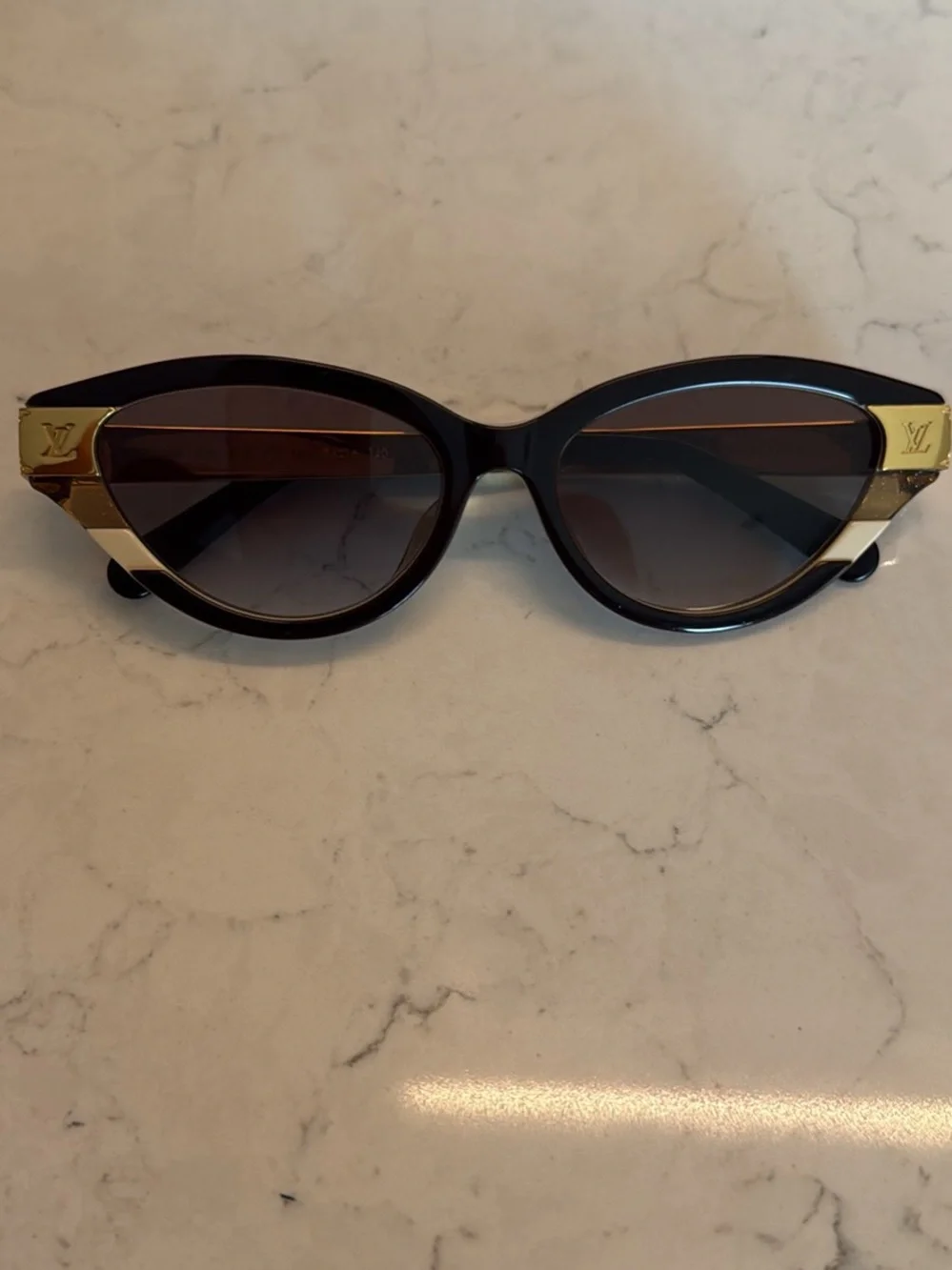 Louis Vuitton sun louis sunglasses